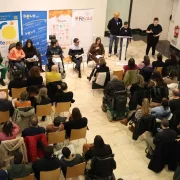 L’acte es va portar a terme a la sala Alfred Pereña i representants de cada entitat van llegir el manifest. - AMADO FORROLLA