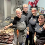 El Gastroespai de la Fecoll va recaptar ahir 720 euros amb l’esmorzar solidari. - R.G.