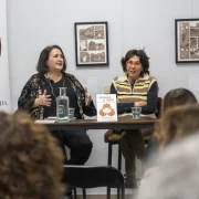 Anna Sàez al costat de Josepa Sopeña durant la presentació del llibre en la irreductible. - PAU PASCUAL