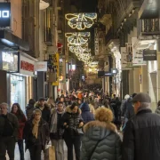 L’Eix Comercial de Lleida va presentar ahir, tant al matí com a la tarda, una bona afluència. - PAU PASCUAL PRAT