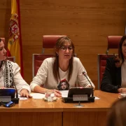 La lleidatana Montse Robles, al centre, ahir al Senat. - SENAT