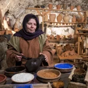 L’escena que representa la feina de ceramista es troba gairebé a la meitat del recorregut. - LAIA PEDRÓS