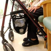 Imatge d’arxiu d’un usuari en una residència. - ACN