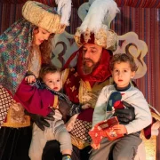 El Gran Camarlenc va recollir les cartes dels nens de Raimat. - PAU PASCUAL PRAT