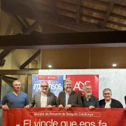 L’alcalde Fèlix Larrosa amb representants d’entitats i donants, ahir a la presentació de la Marató de Donants 2026. - PAERIA
