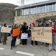 Imatge de la protesta que les famílies del centre educatiu van protagonitzar el passat 12 de gener. - MARTA LLUVICH/ACN