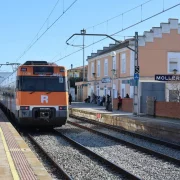 Un tren a l’arribada a l’estació de Mollerussa sense gairebé retard. - JOAN GÓMEZ