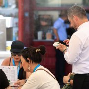 un camarero en un establecimiento en el centro de Madrid EFE