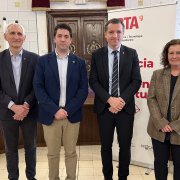 El conseller d'Agricultura, Òscar Ordeig; el director general de l'IRTA, Josep Usall, la delegada del Govern a l'Alt Pirineu i Aran, Sílvia Romero; i l'alcalde de la Seu d'Urgell, Joan Barrera, abans de la presentació de l'IRTA Pirineu.
