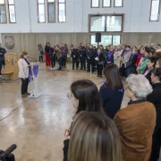 La llavor del feminisme. Sara Bosch Aquilué i M. Àngels Revés Juanbaró, infermeres jubilades i de la Coordinadora de la Gent Gran de Lleida, van llegir el manifest que va recordar les dones que “van plantar la llavor del feminisme” i van conquerir drets que formen avui part de la democràcia. - LAIA PEDRÓS