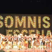 Els alumnes del Gili i Gaya van interpretar l’obra ahir a la Llotja de Lleida. - IES GILI I GAYA