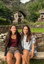 Blanca Roca i Mireia Morales, creadores del compte Sos Català.