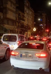 Els embussos a Príncep de Viana es repeteixen en diverses franges horàries gairebé de forma diària. - PAU PASCUAL PRAT