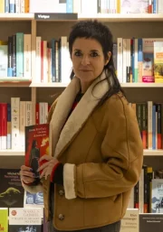 L’escriptora i periodista Gemma Ruiz va presentar ahir a La Fatal la seua novel·la ‘Una dona de la teva edat’. - JORDI ECHEVARRIA
