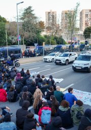 Docents tallant la ronda de Dalt a Vall d'Hebron.
