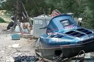 Un vídeo gravat la primavera passada mostra la gran quantitat de residus i vehicles abandonats en un petit tram del camí.