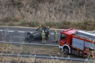 Un choque con dos vehículos corta dos carriles en la autovía A2 a su paso por Lleida