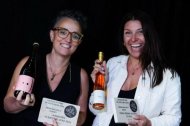 Les responsables del celler Lagravera i els vins premiats. - LAGRAVERA
