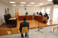 L’alcalde de Naut Aran, César Ruiz-Canela Nieto (CA), ahir al banc dels acusats del jutjat. - AMADO FORROLLA