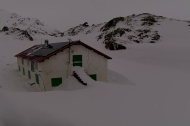 La neu va tornar aquest cap de setmana a zones del Pirineu com el refugi de Certescan.