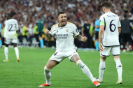 Joselu, autor dels dos gols del Reial Madrid, celebra el que suposava l’1-1.