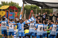 Els jugadors de l’Artesa de Lleida van celebrar la permanència a la categoria a l’acabar el partit.