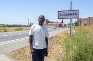Mustapha Thiam resideix a Alcarràs des del 2010, després d’haver passat per Almacelles, Soses, Torres de Segre i Tarragona.