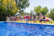 L’escena del capbussó a les piscines de Balàfia es va repetir dos vegades i va deixar alguns salts per al record entre els participants.