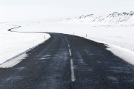 Una carretera nevada.