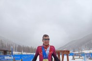 Pol Puiggener, amb les dos medalles que ha aconseguit en els Jocs Mundials Special Olympics.