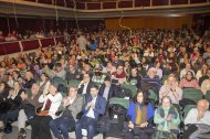 El Teatre Ateneu estava ahir a vessar de públic. - LAIA PEDRÓS