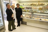 Patrícia, Maria Teresa Terés i Marta Llinàs, filla i neta, respectivament, dels fundadors de la pastisseria. - PASTISSERIA TERÉS