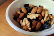 Un puñado de frutos secos es un snack saludable.