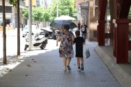 Segueix la canícula primaveral- Els termòmetres van tornar a superar ahir els 35 ºC a bona part del pla de Lleida i van passar de 37 ºC a Lleida, Seròs, Alcarràs i Torres de Segre. - MAGDALENA ALTISENT