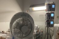 Imatge d’una de les habitacions de la tercera planta de l’Arnau amb un ventilador, ahir. - AMADO FORROLLA