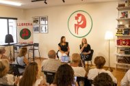 Un moment de la presentació ahir del llibre de la doctora Núria Roure a la llibreria Caselles. - GERARD HOYAS