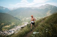 El polonès Dominik Tabor, recorrent part del recorregut de la cursa EXP amb Vielha als peus. - UTMB IBERIA