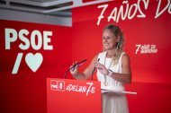 Mínguez s’estrena com a portaveu- La nova portaveu del PSOE, la lleidatana Montse Mínguez, elegida en el Comitè Federal del partit de dissabte, va arrancar la seua primera roda de premsa acusant el líder del PP, Alberto Núñez Feijóo, d’haver estat “coquetejant” amb el narcotràfic. Ho va fer per contraposar els insults que segons ella han rebut els socialistes al congrés del PP d’aquest cap de setmana i la manera d’actuar de la formació de Feijóo davant el PSOE. - ALEJANDRO MARTÍNEZ VÉLEZ / EUROPA PRESS