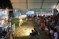 Jam Clown, durant la seua actuació en el marc del Fruit & Music Fest de Seròs. - AMADO FORROLLA