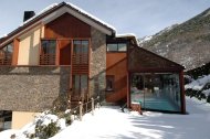Cierra uno de los hoteles más emblemáticos del Pirineo de Lleida, el primero con cuatro estrellas