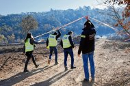 Agents dels Mossos d’Esquadra al lloc on es va trobar la víctima, el 25 de gener del 2022. - C. SANS