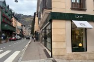 La tienda efímera de Loewe en Vielha se ubica en la avenida Castiero