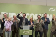Els ultres de Vox estaven eufòrics ahir a la nit a Saragossa. - EFE