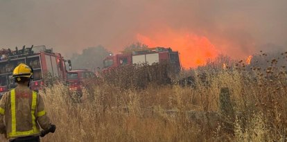 Una de les imatges de la virulència de les flames de l'incendi de Torrefeta i Florejacs.