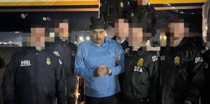 Fotografía que muestra al presidente de Venezuela, Nicolás Maduro, escoltado por agentes de la Administración para el Control de Drogas (DEA) en Nueva York (Estados Unidos).