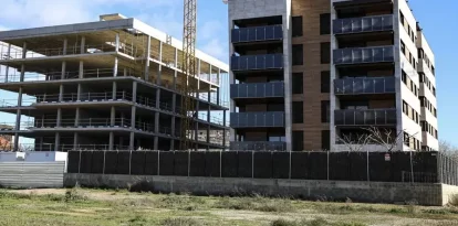 Imatge de les obres d’una nova promoció d’habitatges al barri de Copa d’Or. - INGRID SEGURA