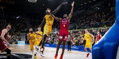 Caleb Agada, en una acción del juego ante el Gran Canaria.