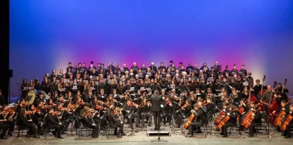 Coristes i músics de Cervera van interpretar l’himne escrit per a l’ocasió. - JORDI BONILLA