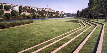 Imatge virtual de com quedaria la canalització aplanada i amb escales naturals.