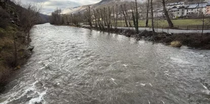 La Pallaresa baixa crescuda al seu pas per Rialb per la pluja i el desglaç. - EDGAR ALDANA